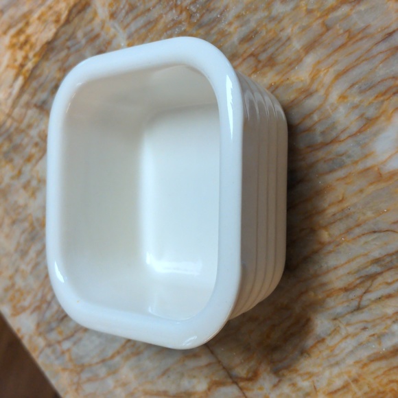 GOOD HOUSEKEEPING Small Dish or Bowl - Picture 2 of 3